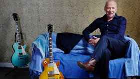 Mark Knopfler ha compuesto la música y además contriobuye con su guitara a la banda sonora de 'Altamira'.