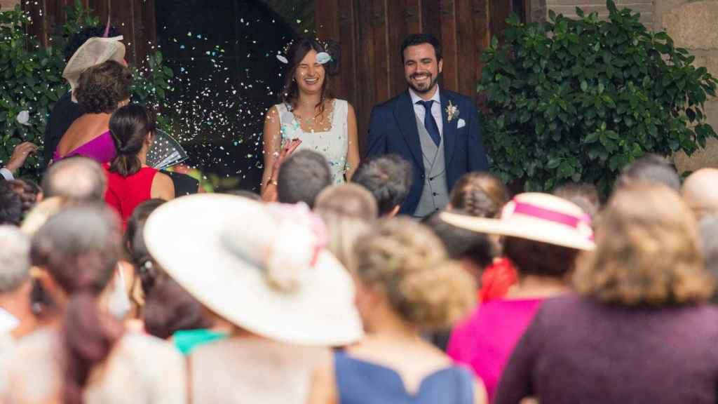 Alberto Garzón y su mujer, Anna Ruiz, tras darse el 'sí quiero' en La Rioja / CD