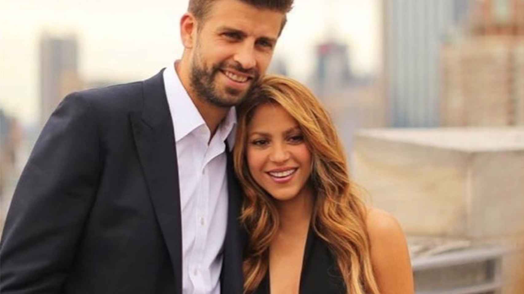 Shakira y Piqué en una azotea de un rascacielos de Nueva York