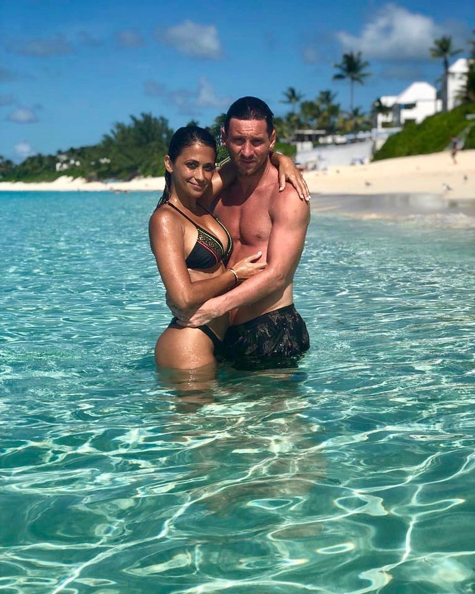 La hermosa foto de Messi y Antonella Roccuzzo en el mar de Antigua y Barbuda / INSTAGRAM
