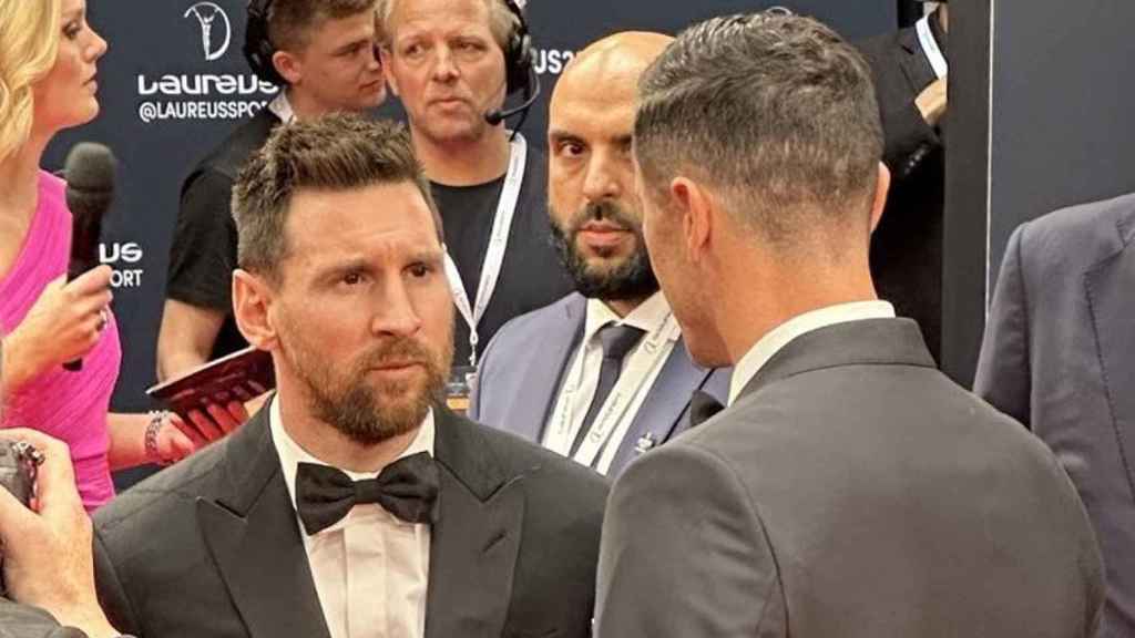 Messi y Lewandowski conversan durante la gala de los Premios Laureus / REDES