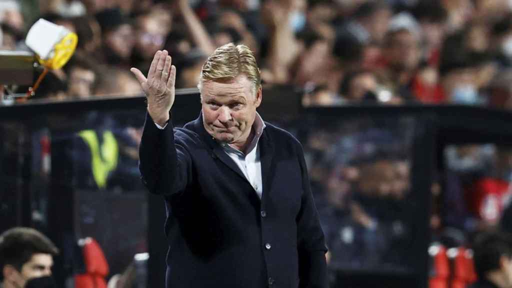 Ronald Koeman gesticula en Vallecas / EFE