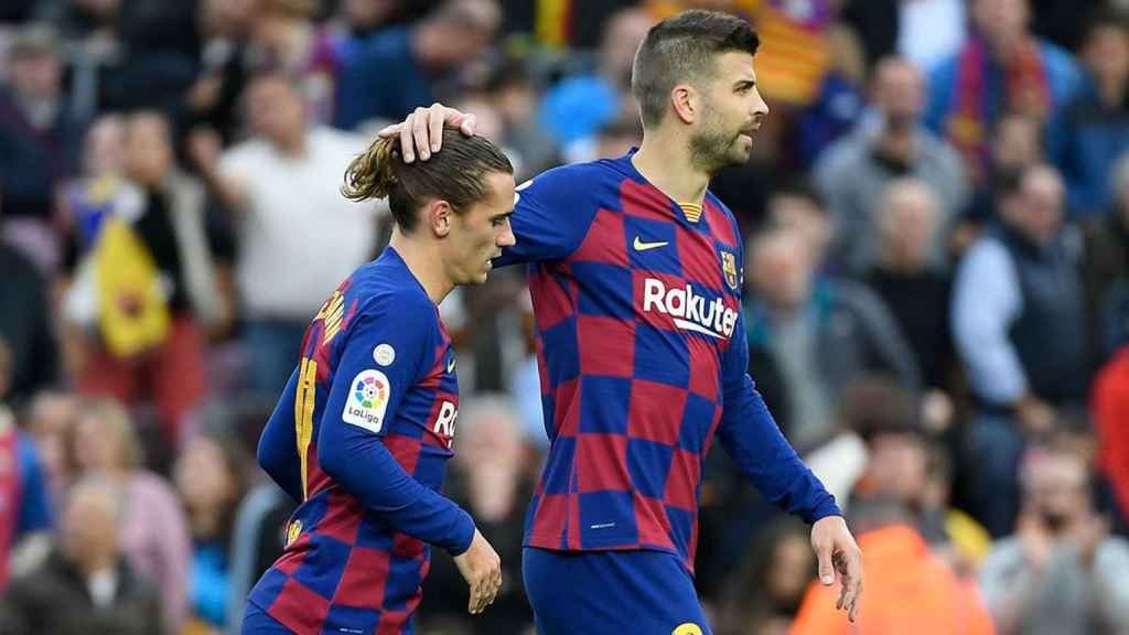 Piqué y Griezmann, en un partido con el Barça | EFE