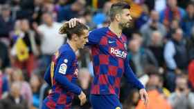 Piqué y Griezmann, en un partido con el Barça | EFE