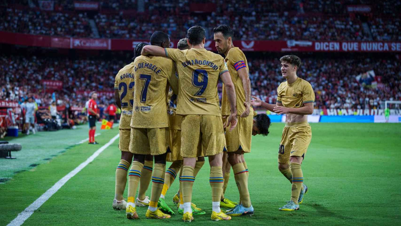 El Barça celebrando su victoria contra el Sevilla / FCB