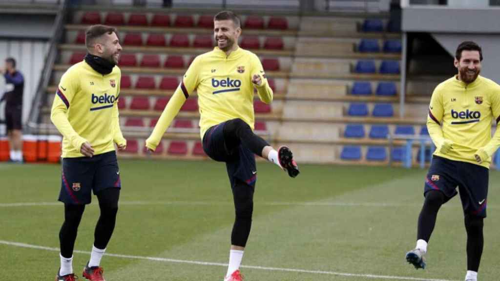 Alba, Piqué y Messi en un entrenamiento previo al clásico / FC Barcelona