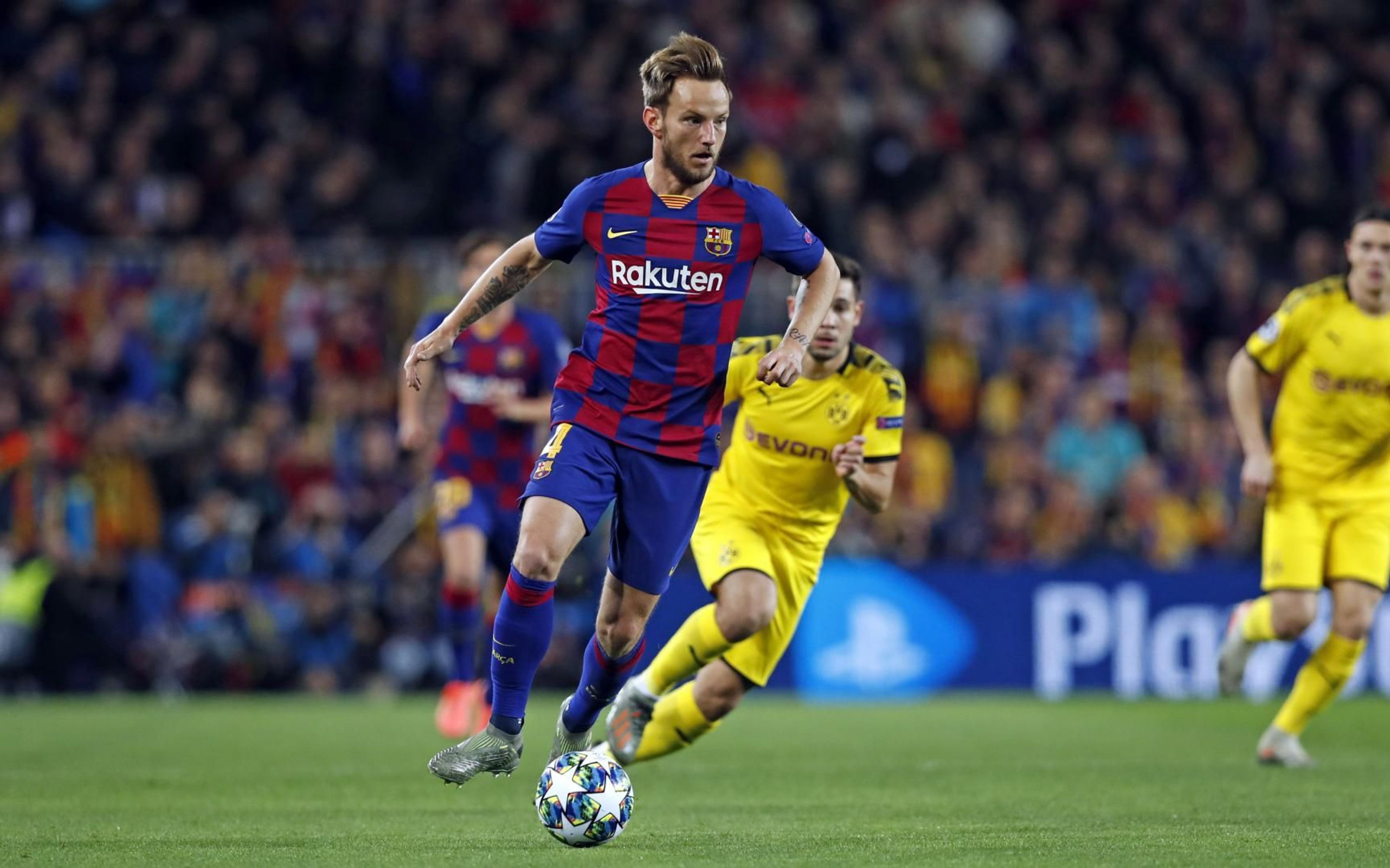 Ivan Rakitic jugando contra el Borussia Dortmund / FC Barcelona