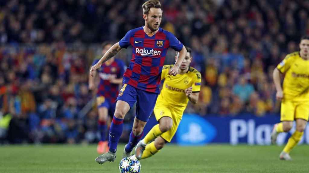 Ivan Rakitic jugando contra el Borussia Dortmund / FC Barcelona