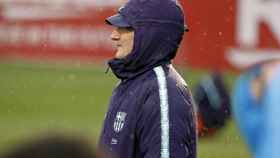 Una foto de Ernesto Valverde durante un entrenamiento del Barça / FCB