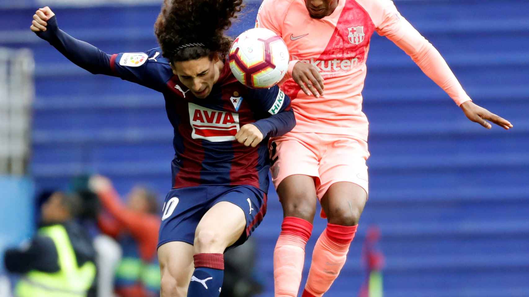 Nelson Semedo disputa un balón con Marc Cucurella / EFE