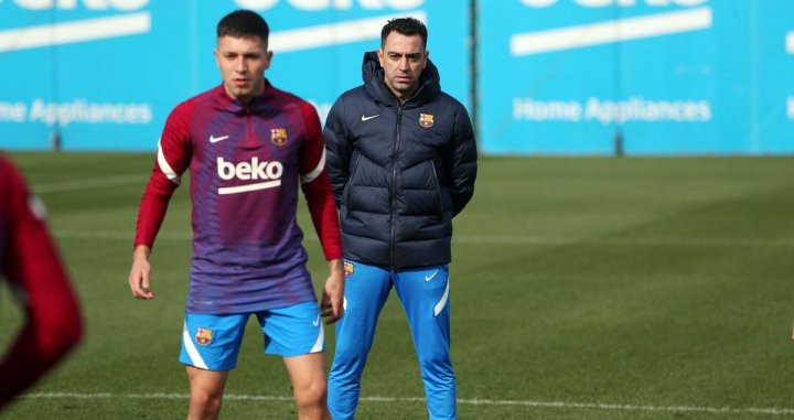 Xavi entrenando con el Barça / FCB