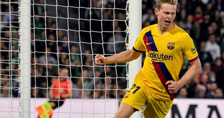 De Jong celebrando su gol en el Benito Villamarín / EFE