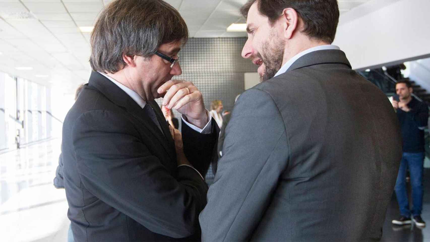 Los prófugos Carles Puigdemont y Toni Comín, en un acto conjunto / EFE