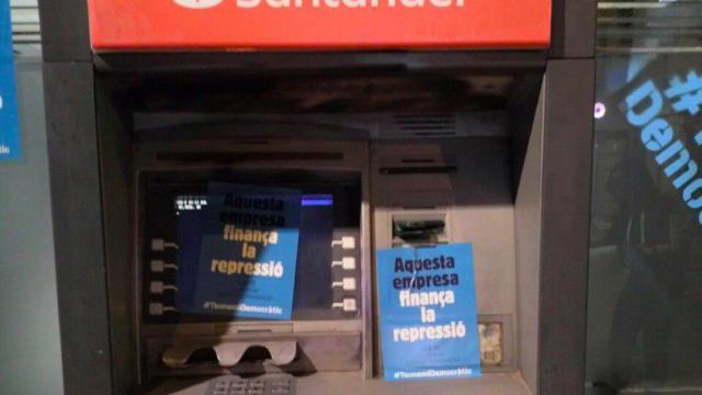 Cajero atacado bajo el lema Tsunami Democràtic / CG