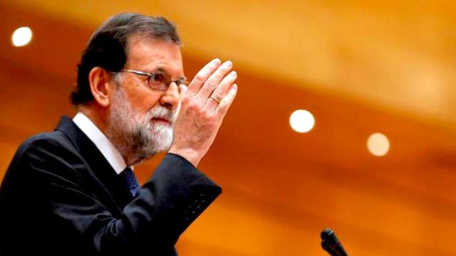 El presidente del Gobierno, Mariano Rajoy, hablando en el Senado el viernes. Rajoy asevera que el Estado de derecho restaurará la legalidad en Cataluña / EFE
