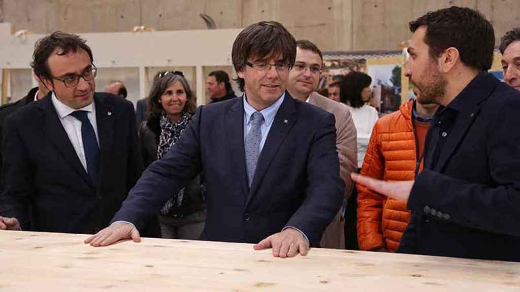 Carles Puigdemont, presidente de la Generalitat, en una visita a las tierras del Pirineo.