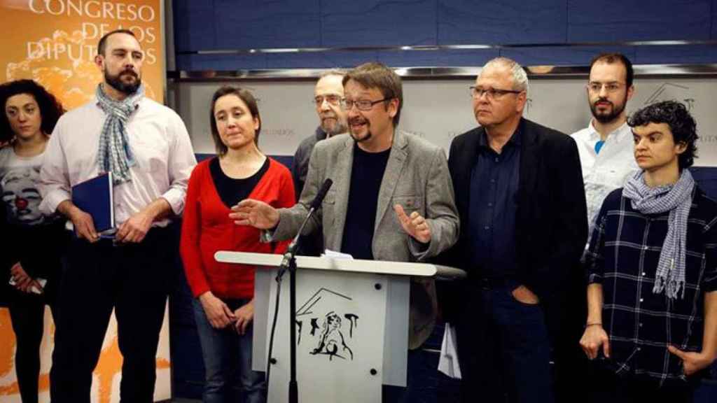 Xavier Doménech durante la rueda de prensa en la que se ha ofrecido para negociar directamente con Pedro Sánchez, al margen de Pablo Iglesias.