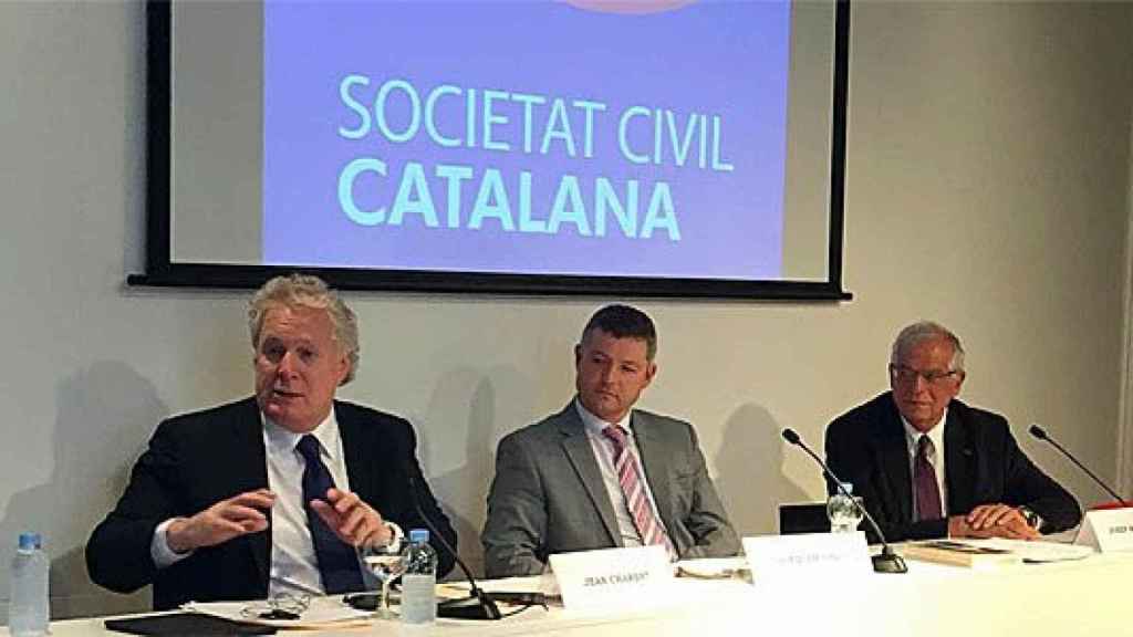 El ex primer ministro de Quebec Jean Charest, junto a Joaquim Coll (SCC) y Josep Borrell