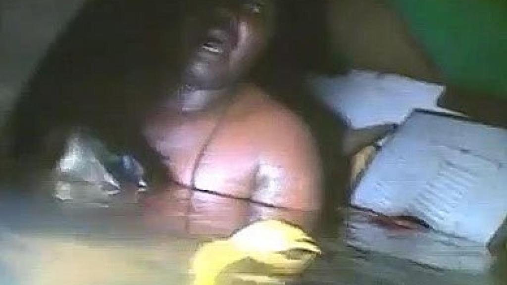 Harrison Odjegba Okene, en el momento de su rescate