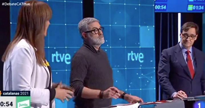 Laura Borràs se dirige a Salvador Illa, en el debate de TVE