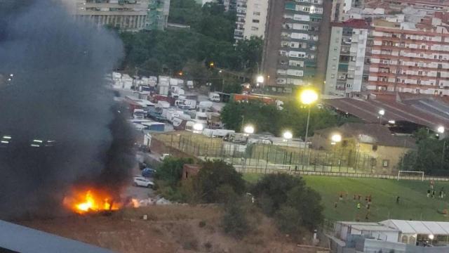 Incendio de vegetación en el barrio de La Verneda i la Pau / CG