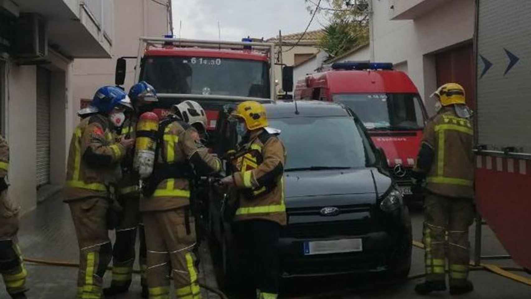 Bomberos intervienen en un incendio, en una imagen de archivo / EP