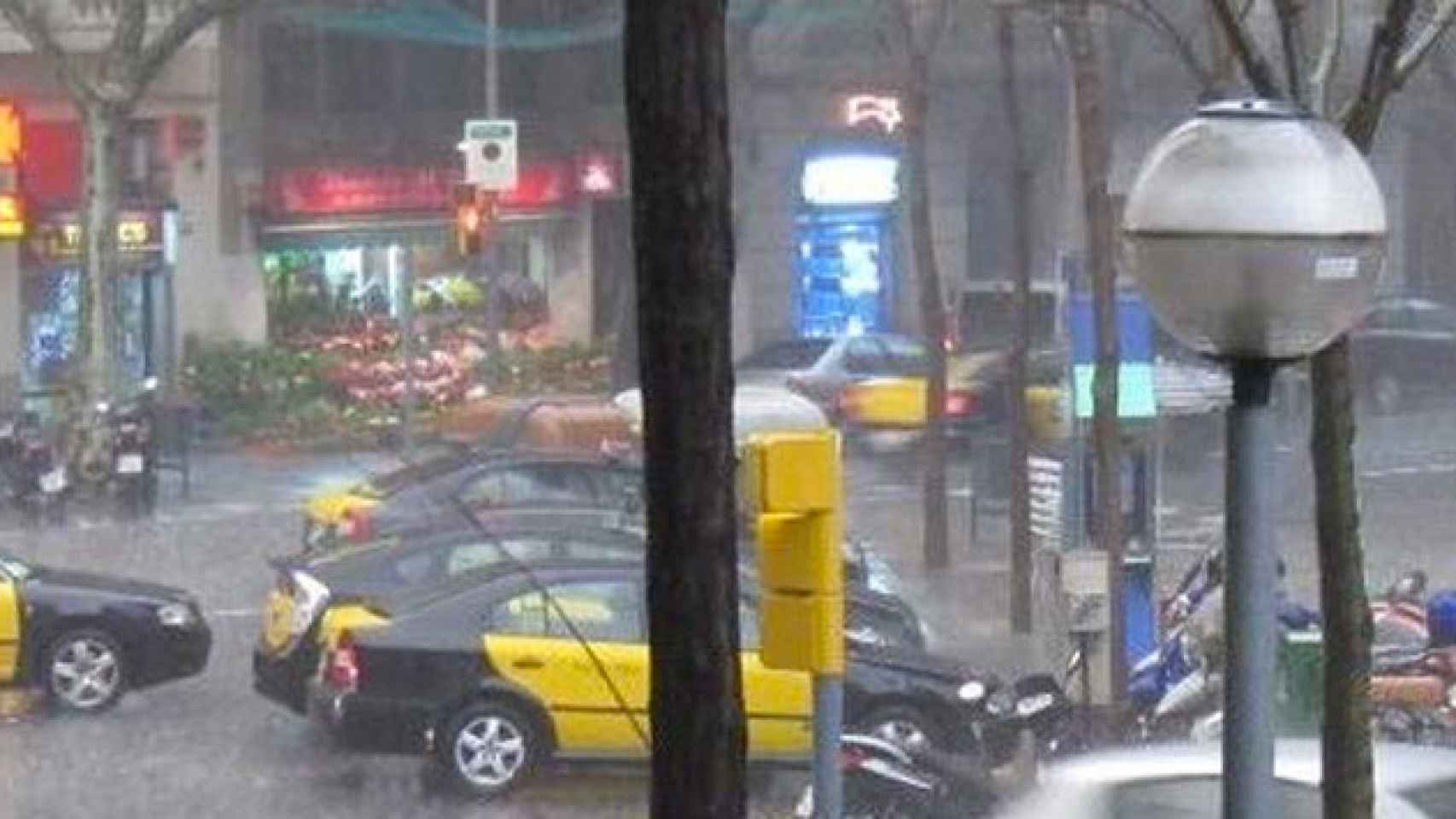 Imagen de la potente lluvia en Barcelona del 31 de agosto de 2017 / EP