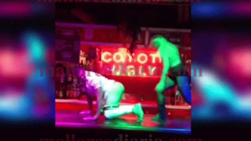 El Coyote Ugly acogió el acto 'sado' con trabajadoras del local de Punta Ballena.