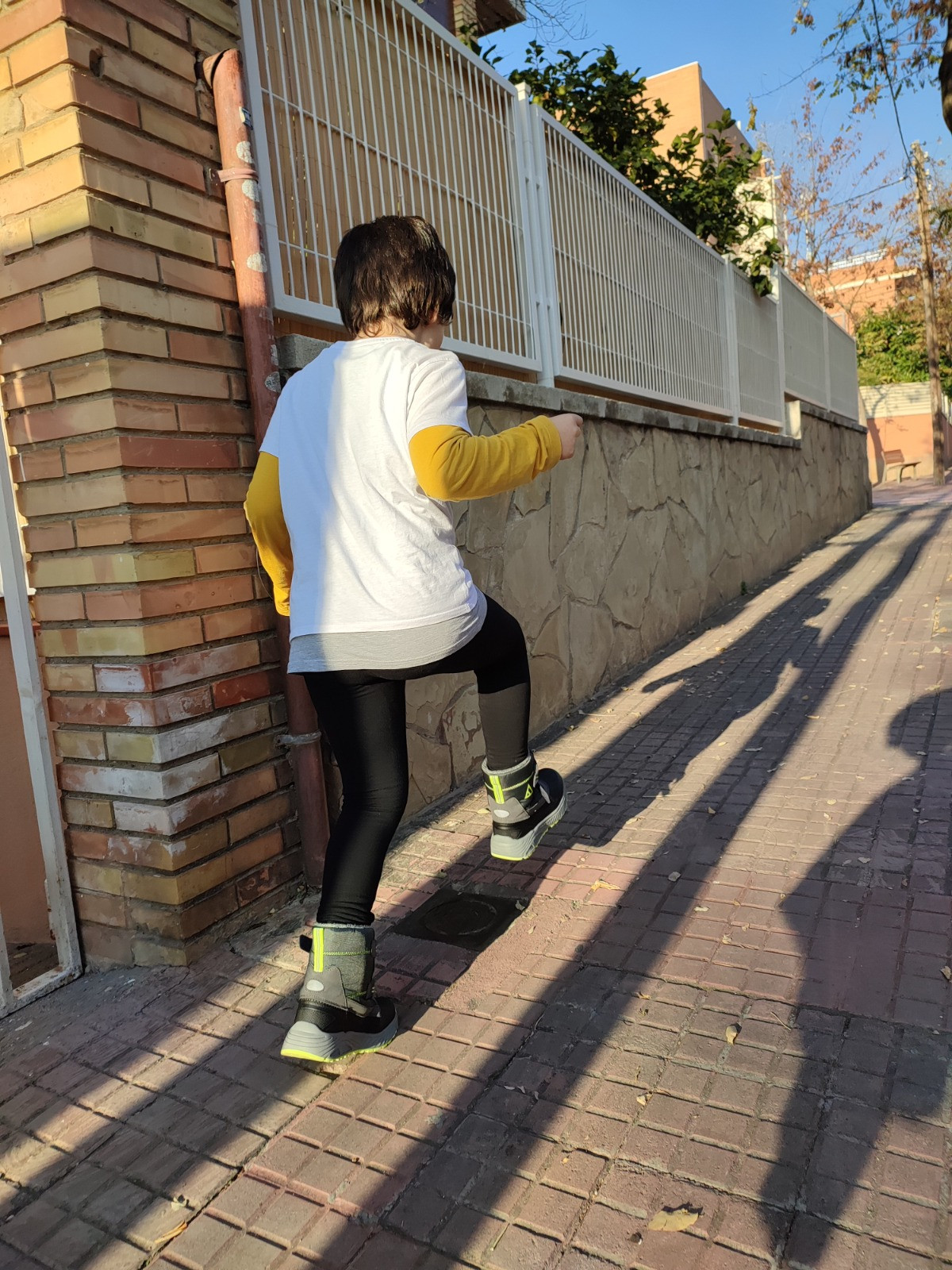 Una imagen de Julián, un pequeño con TEA y alumno de la escuela Joan Maragall / CEDIDA