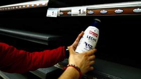 La leche comienza a escasear en los supermercados como consecuencia de la huelga de transportistas y del cierre de las plantas de producción / EUROPA PRESS