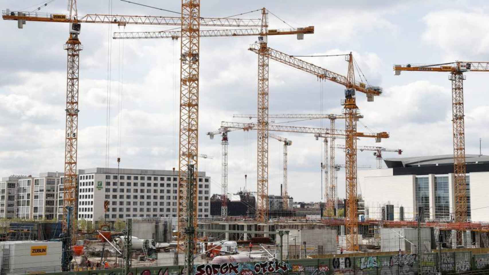 Grúas de construcción durante el boom inmobiliario / EFE