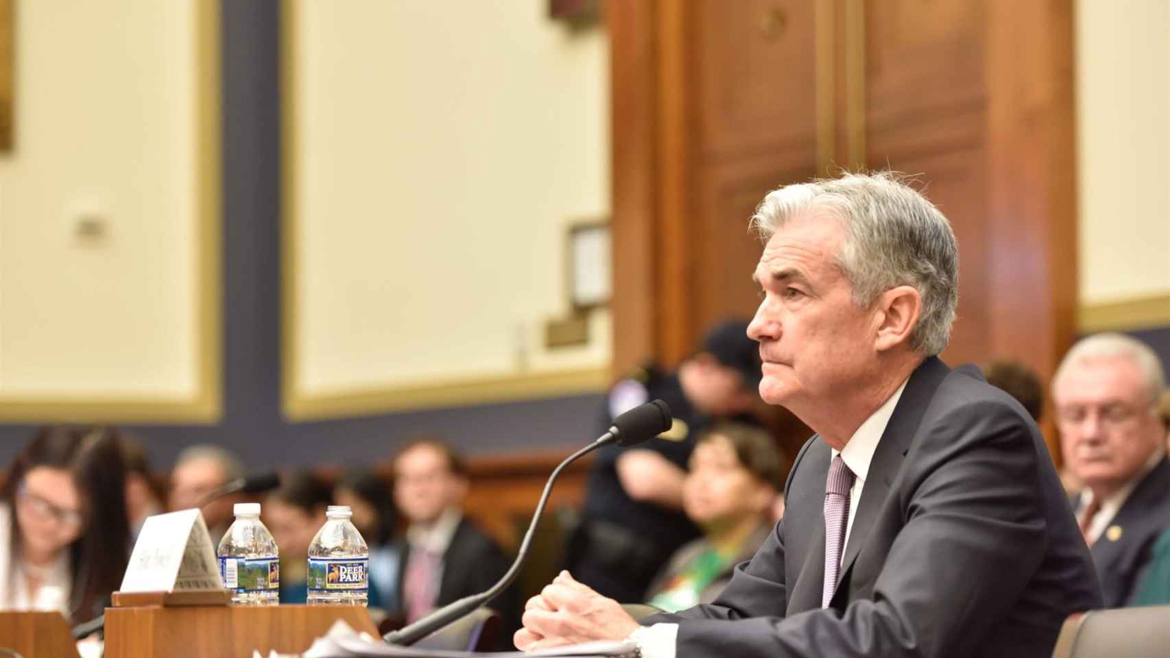 Jerome Powell, presidente de la Reserva Federal (FED), analiza los riesgos a los que se enfrenta la economía global