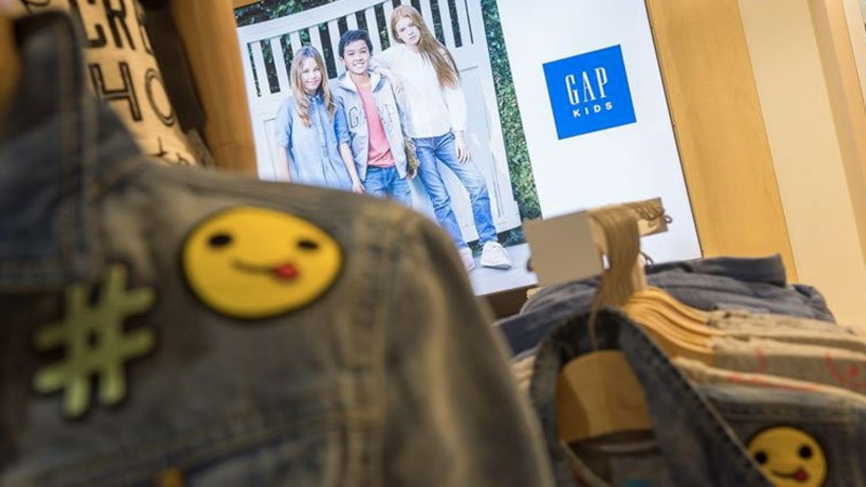 GAP vende desde finales de 2015 en España su línea de mujer, hombre, niño y niña, bebé y zapatería.