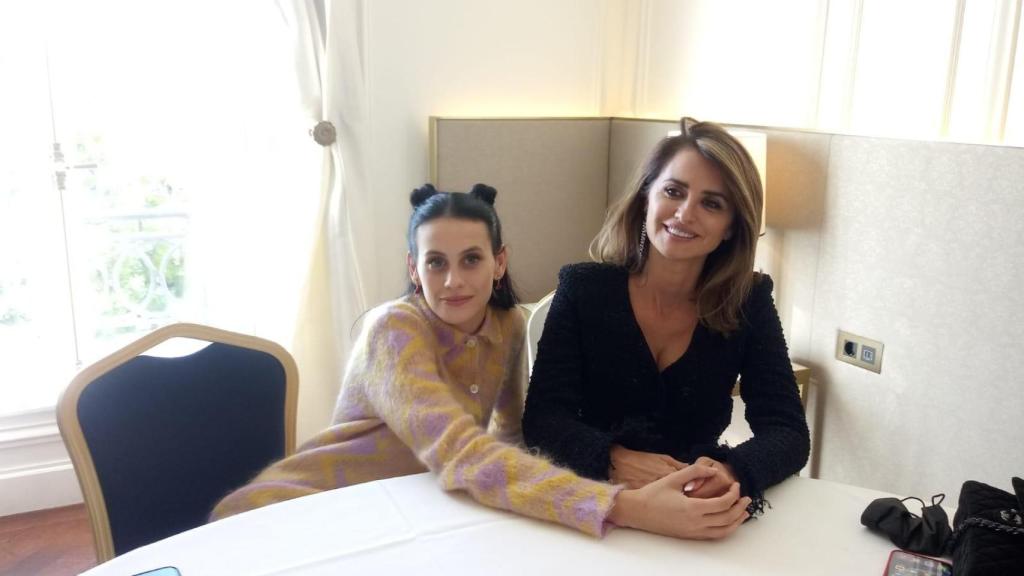 Milena Smit y Penélope Cruz / JC