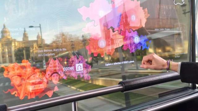 Un bus turístico de Barcelona con 5G / CG