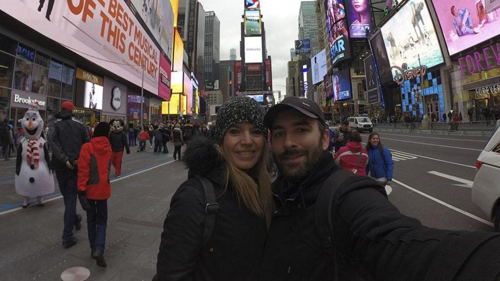 Yolanda y Ricard, la pareja catalana que dará la vuelta al mundo gracias al intercambio de casas / GUESTTOGUEST