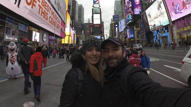 Yolanda y Ricard, la pareja catalana que dará la vuelta al mundo gracias al intercambio de casas / GUESTTOGUEST