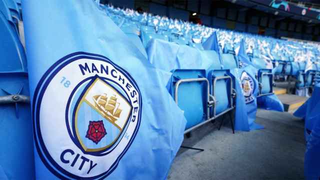 Las gradas del Etihad Stadium, decoradas con banderas del Manchester City