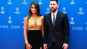 Antonella Roccuzzo y Leo Messi en la última gala de la UEFA / EFE