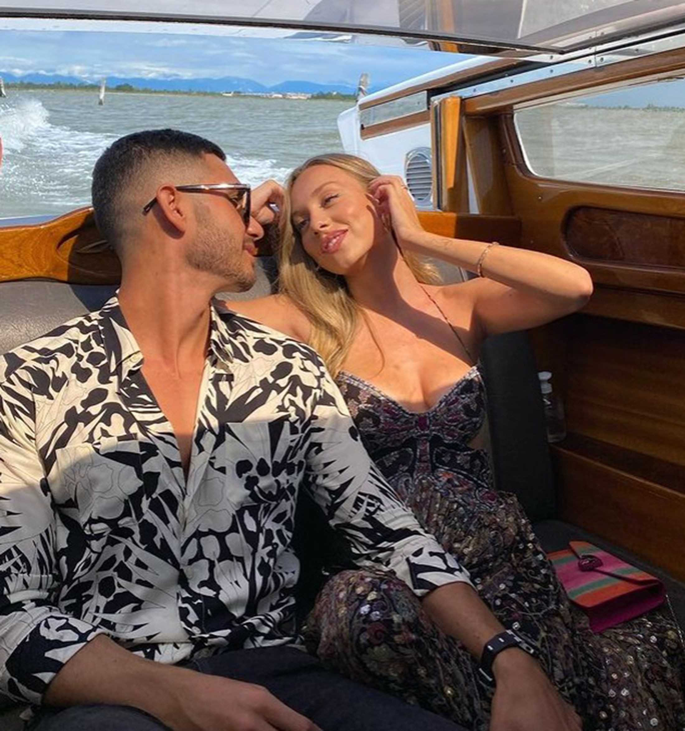 alejandro speitzer y ester expósito