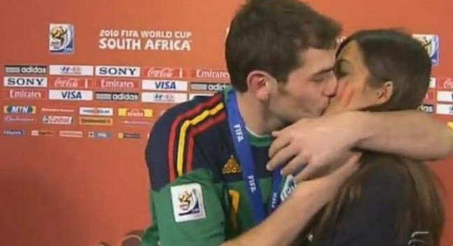 beso iker casillas y sara carbonero