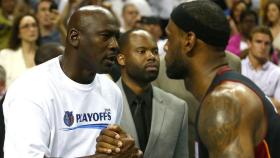 Michael Jordan saluda a LeBron James / EFE