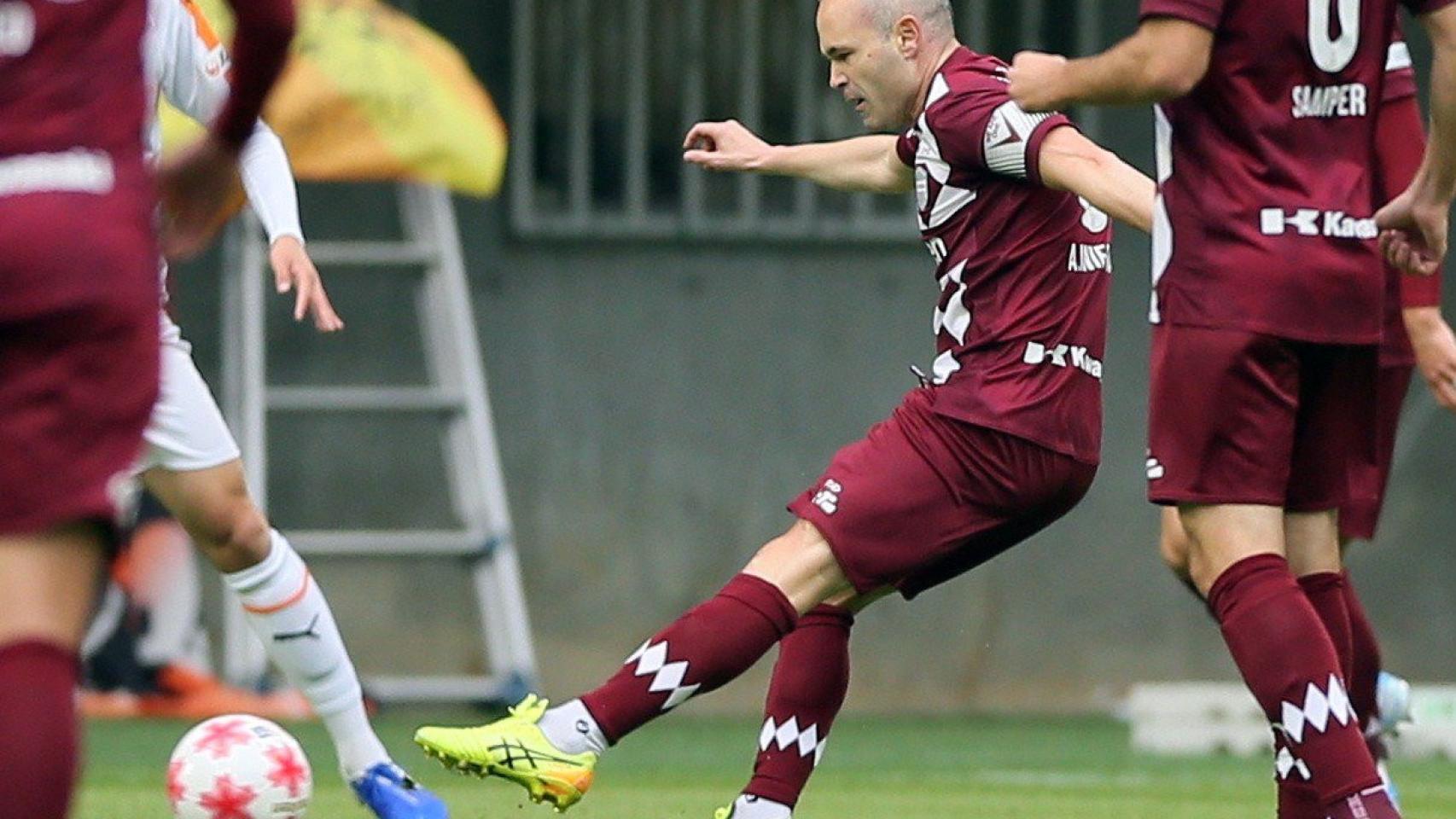 Andrés Iniesta en un partido con el Vissel Kobe / EFE