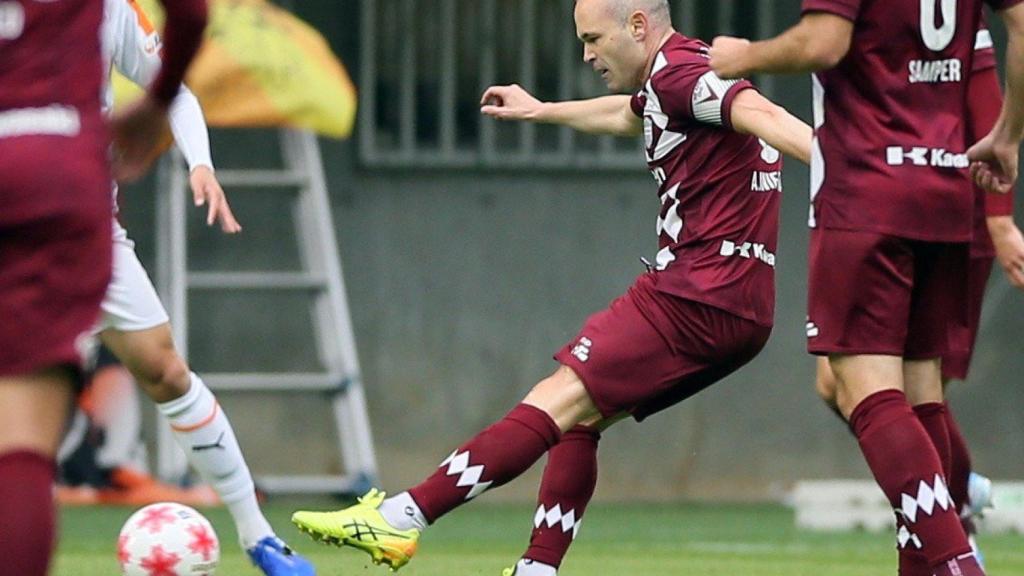 Andrés Iniesta en un partido con el Vissel Kobe / EFE