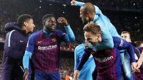 Samuel Umtiti y Jean-Clair Todibo, miembros de la French Connection, Rakitic y Rafinha en una celebración con el Barça / EFE