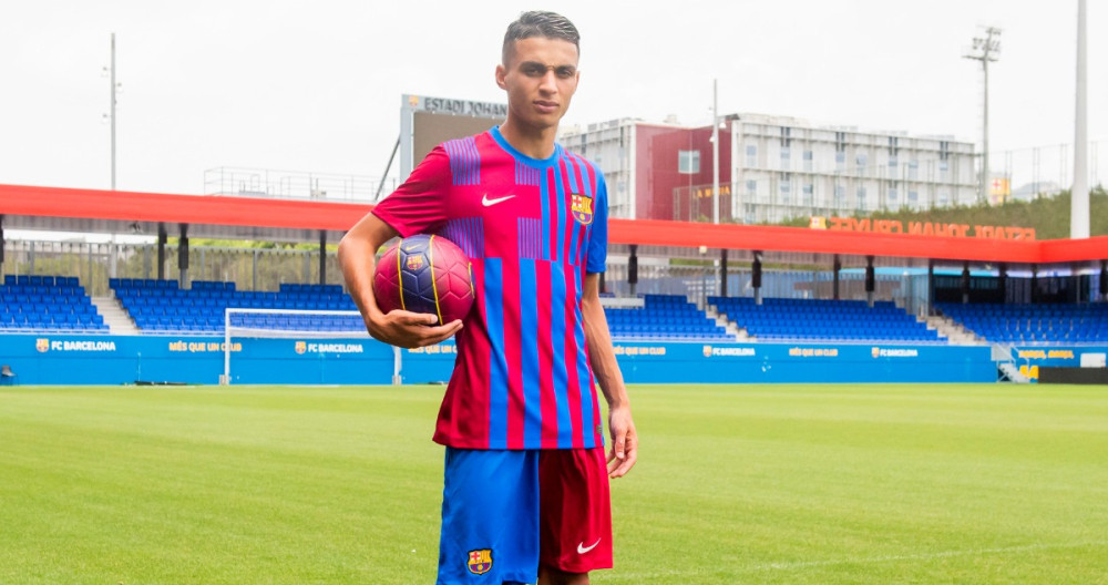 Kays Ruíz, en su presentación como jugador del Barça B, el verano del 2021 / FCB