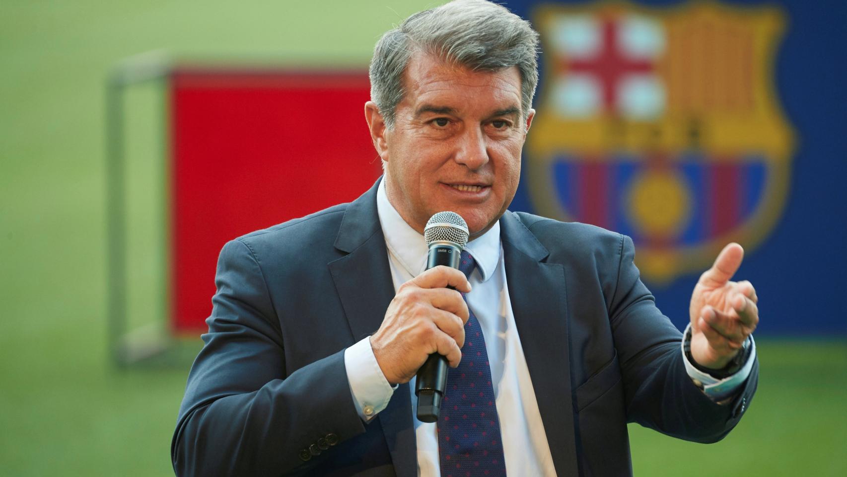 El candidato que gana más puntos con Laporta para suplir a Koeman / EFE