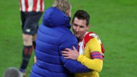 Messi y Koeman abrazándose tras ganas en San Mamés / FC BARCELONA