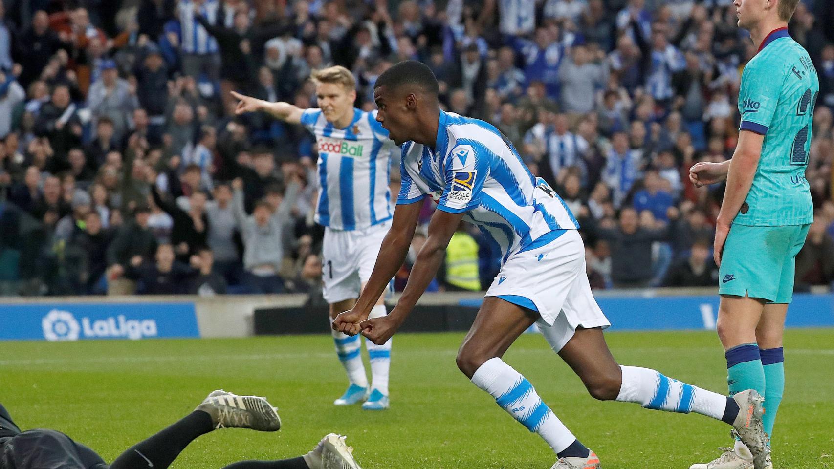 Isak celebra su gol contra el Barça / EFE