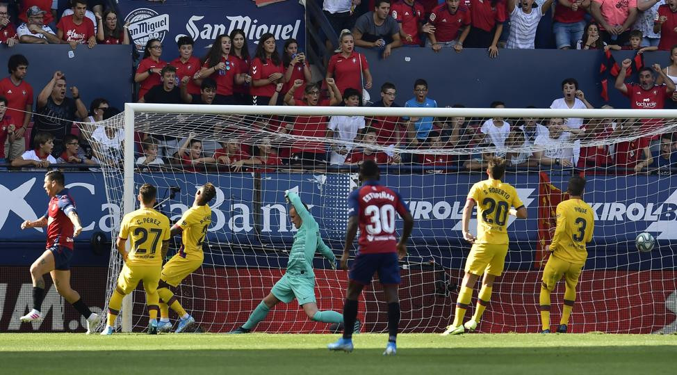 Ter Stegen encajando el primer gol del Osasuna de El Sadar / Twitter